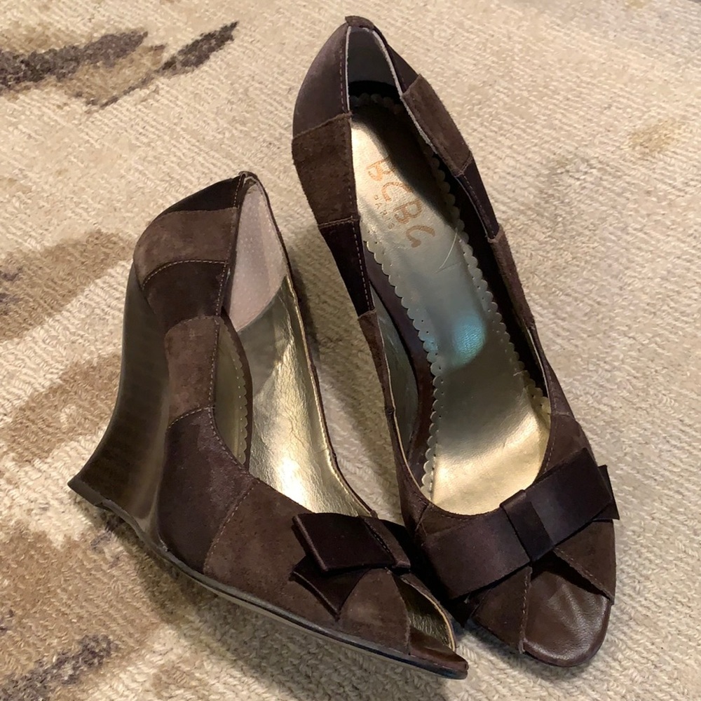 BCBG brown suede and satin peep toe shoes